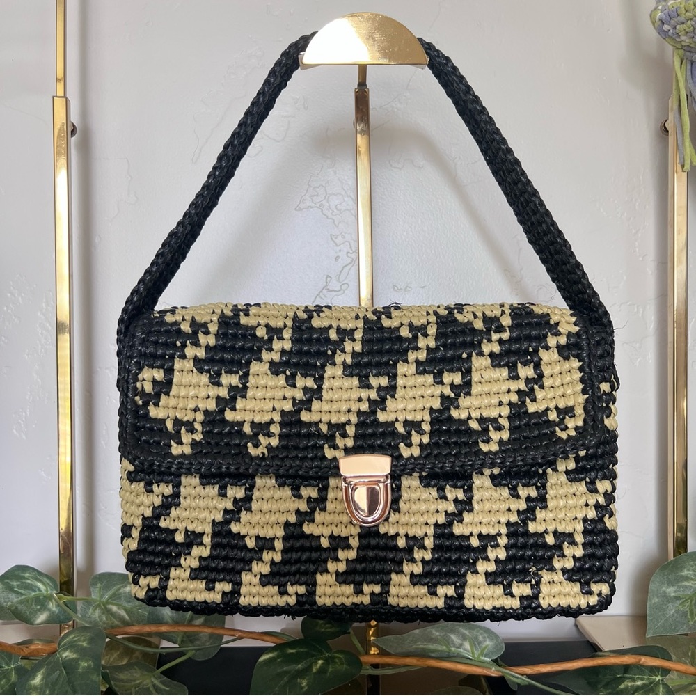 Crochet shoulder bag